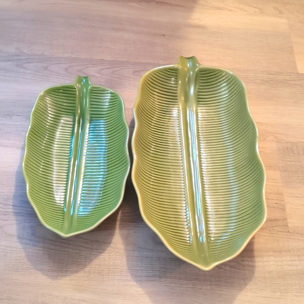 Vintage Banana Wind Hawaii Pottery Green Banana Leaf Shaped Bowls